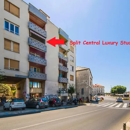 Luxury דירה