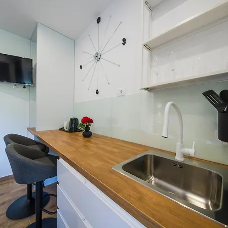Luxury Apartment *