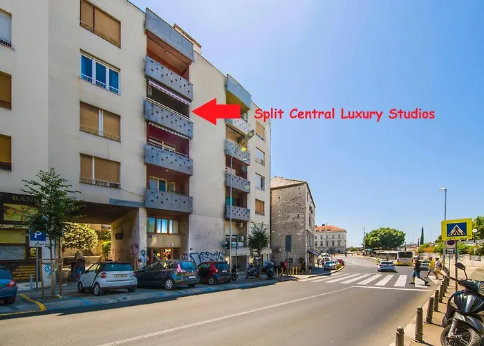 Luxury דירה
